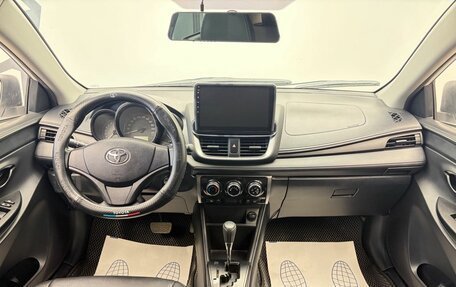 Toyota Yaris, 2021 год, 2 039 000 рублей, 12 фотография