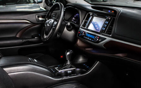 Toyota Highlander III, 2018 год, 3 909 900 рублей, 6 фотография