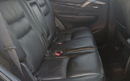 Mitsubishi Pajero Sport III рестайлинг, 2017 год, 2 950 000 рублей, 6 фотография