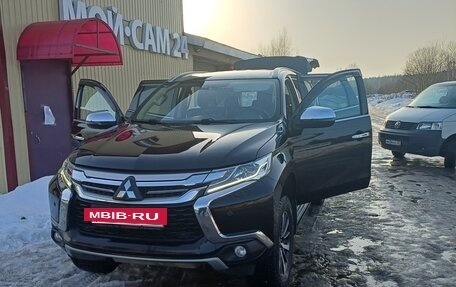 Mitsubishi Pajero Sport III рестайлинг, 2017 год, 2 950 000 рублей, 4 фотография