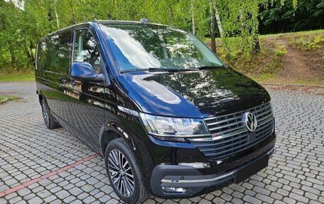 Volkswagen Caravelle T6 рестайлинг, 2023 год, 4 800 000 рублей, 1 фотография