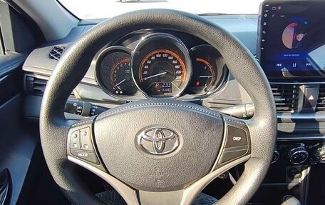 Toyota Yaris XP150 рестайлинг, 2022 год, 1 600 000 рублей, 10 фотография