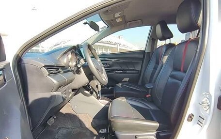 Toyota Yaris XP150 рестайлинг, 2022 год, 1 600 000 рублей, 11 фотография