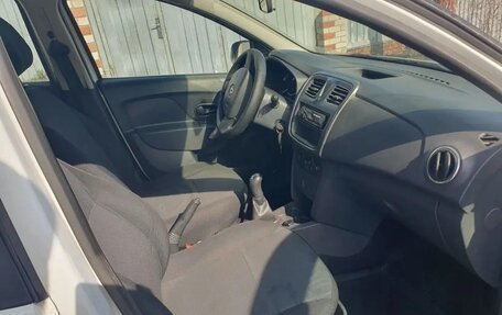 Renault Logan II, 2015 год, 520 000 рублей, 3 фотография