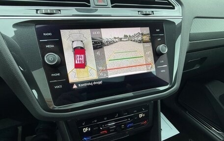 Volkswagen Tiguan II, 2022 год, 2 500 000 рублей, 33 фотография