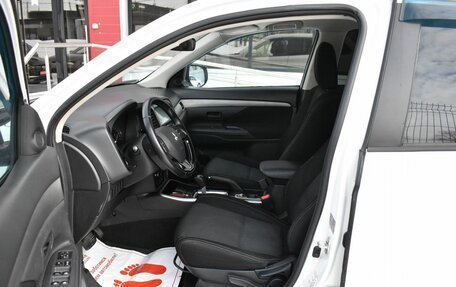 Mitsubishi Outlander III рестайлинг 3, 2017 год, 1 819 000 рублей, 8 фотография