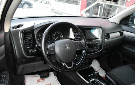 Mitsubishi Outlander III рестайлинг 3, 2017 год, 1 819 000 рублей, 7 фотография