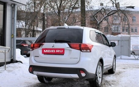 Mitsubishi Outlander III рестайлинг 3, 2017 год, 1 819 000 рублей, 3 фотография