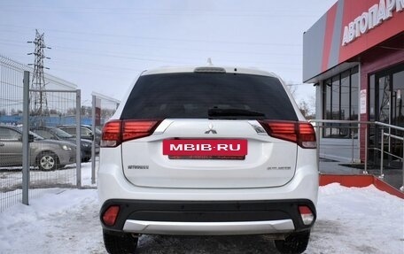 Mitsubishi Outlander III рестайлинг 3, 2017 год, 1 819 000 рублей, 4 фотография