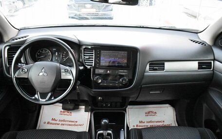 Mitsubishi Outlander III рестайлинг 3, 2017 год, 1 819 000 рублей, 14 фотография