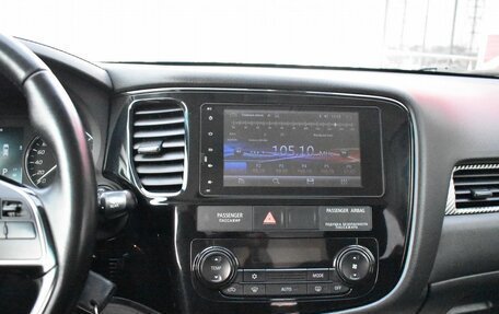 Mitsubishi Outlander III рестайлинг 3, 2017 год, 1 819 000 рублей, 16 фотография