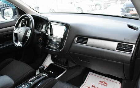 Mitsubishi Outlander III рестайлинг 3, 2017 год, 1 819 000 рублей, 13 фотография