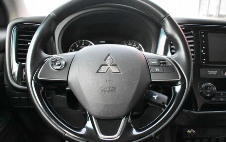 Mitsubishi Outlander III рестайлинг 3, 2017 год, 1 819 000 рублей, 19 фотография