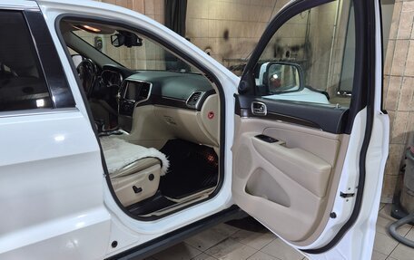 Jeep Grand Cherokee, 2014 год, 2 400 000 рублей, 21 фотография