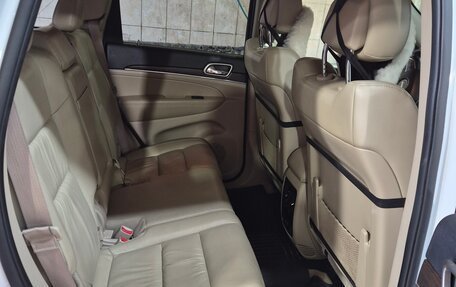 Jeep Grand Cherokee, 2014 год, 2 400 000 рублей, 22 фотография