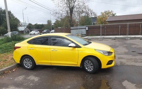 Hyundai Solaris II рестайлинг, 2018 год, 800 000 рублей, 4 фотография