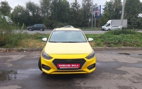 Hyundai Solaris II рестайлинг, 2018 год, 800 000 рублей, 3 фотография