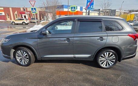 Mitsubishi Outlander III рестайлинг 3, 2019 год, 2 150 000 рублей, 3 фотография