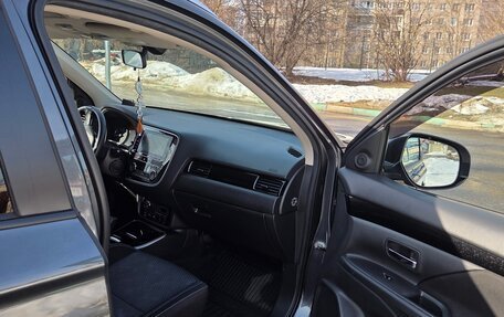 Mitsubishi Outlander III рестайлинг 3, 2019 год, 2 150 000 рублей, 10 фотография