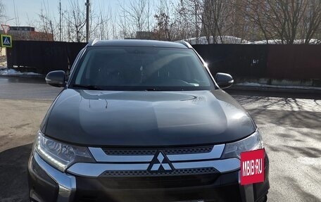 Mitsubishi Outlander III рестайлинг 3, 2019 год, 2 150 000 рублей, 2 фотография