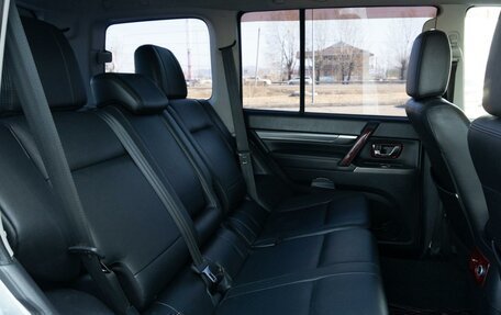 Mitsubishi Pajero IV, 2011 год, 2 250 000 рублей, 14 фотография