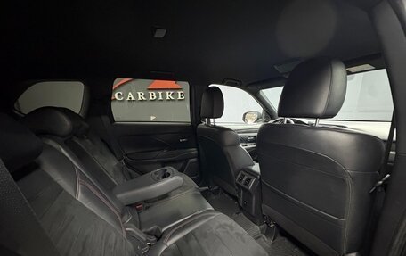 Mitsubishi Outlander III рестайлинг 3, 2020 год, 2 450 000 рублей, 12 фотография