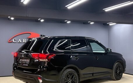 Mitsubishi Outlander III рестайлинг 3, 2020 год, 2 450 000 рублей, 3 фотография