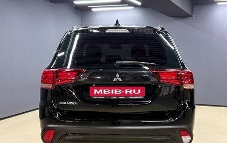 Mitsubishi Outlander III рестайлинг 3, 2020 год, 2 450 000 рублей, 4 фотография