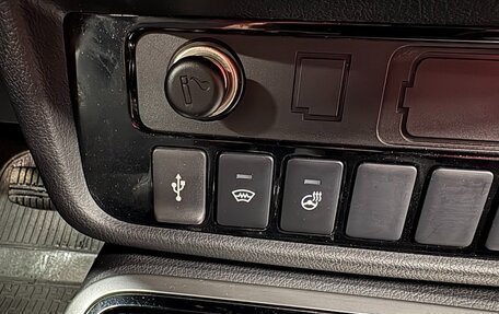 Mitsubishi Outlander III рестайлинг 3, 2020 год, 2 450 000 рублей, 15 фотография