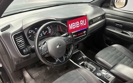 Mitsubishi Outlander III рестайлинг 3, 2020 год, 2 450 000 рублей, 13 фотография