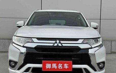 Mitsubishi Outlander III рестайлинг 3, 2022 год, 2 180 000 рублей, 2 фотография