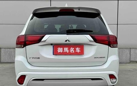 Mitsubishi Outlander III рестайлинг 3, 2022 год, 2 180 000 рублей, 6 фотография