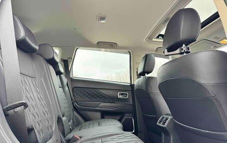 Mitsubishi Outlander III рестайлинг 3, 2022 год, 2 180 000 рублей, 14 фотография