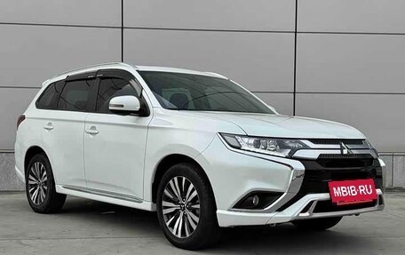 Mitsubishi Outlander III рестайлинг 3, 2022 год, 2 180 000 рублей, 3 фотография