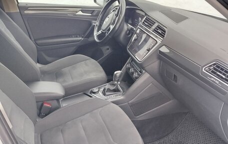 Volkswagen Tiguan II, 2017 год, 2 100 000 рублей, 2 фотография