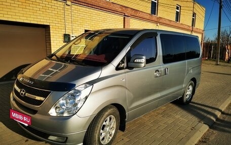 Hyundai Grand Starex Grand Starex I рестайлинг 2, 2011 год, 1 700 000 рублей, 2 фотография