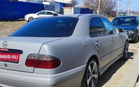 Mercedes-Benz E-Класс, 2000 год, 350 000 рублей, 3 фотография