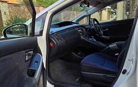 Toyota Prius, 2013 год, 1 083 000 рублей, 12 фотография