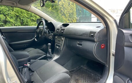 Toyota Avensis III рестайлинг, 2004 год, 620 000 рублей, 13 фотография