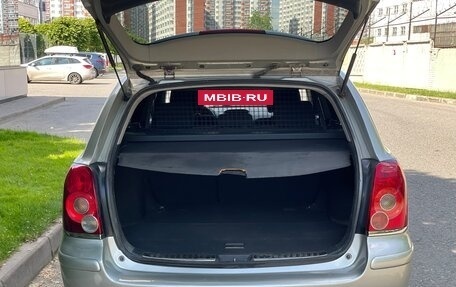 Toyota Avensis III рестайлинг, 2004 год, 620 000 рублей, 21 фотография