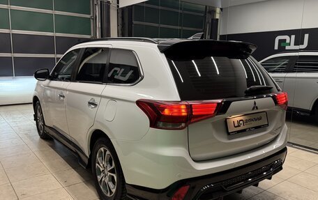 Mitsubishi Outlander III рестайлинг 3, 2022 год, 2 500 000 рублей, 5 фотография