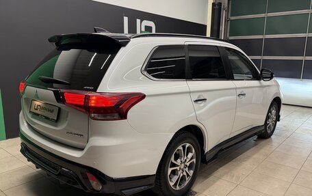 Mitsubishi Outlander III рестайлинг 3, 2022 год, 2 500 000 рублей, 7 фотография