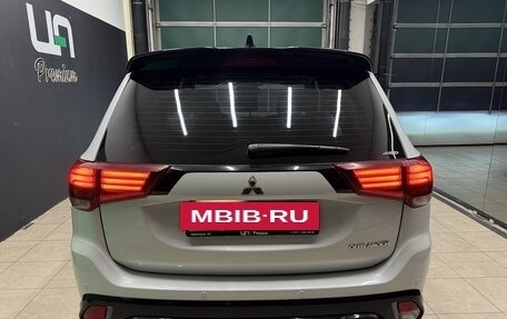 Mitsubishi Outlander III рестайлинг 3, 2022 год, 2 500 000 рублей, 6 фотография