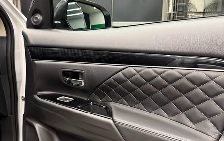 Mitsubishi Outlander III рестайлинг 3, 2022 год, 2 500 000 рублей, 10 фотография