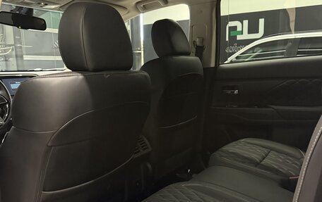 Mitsubishi Outlander III рестайлинг 3, 2022 год, 2 500 000 рублей, 13 фотография