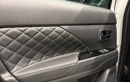 Mitsubishi Outlander III рестайлинг 3, 2022 год, 2 500 000 рублей, 12 фотография