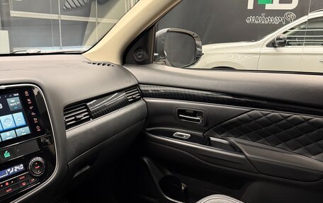 Mitsubishi Outlander III рестайлинг 3, 2022 год, 2 500 000 рублей, 22 фотография