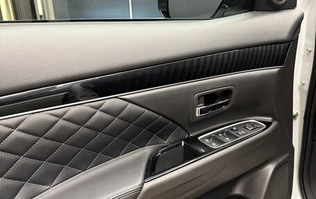 Mitsubishi Outlander III рестайлинг 3, 2022 год, 2 500 000 рублей, 14 фотография