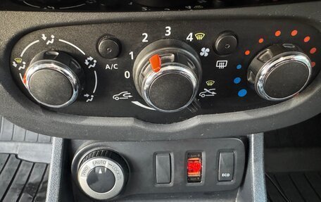 Renault Duster I рестайлинг, 2017 год, 1 370 000 рублей, 12 фотография