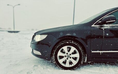Skoda Superb III рестайлинг, 2012 год, 1 250 000 рублей, 21 фотография